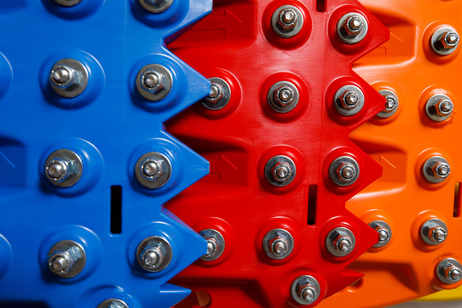 ActionTrax Metal Teeth Red | Off-Road Pair