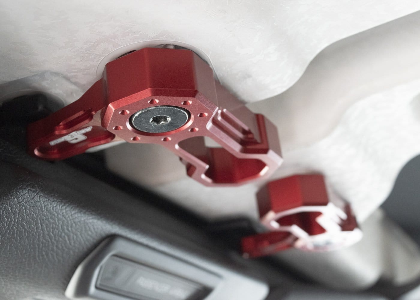 L-Shaped Roof Locks JL/JT Jeep Red | Agency 6 – Agency6.com